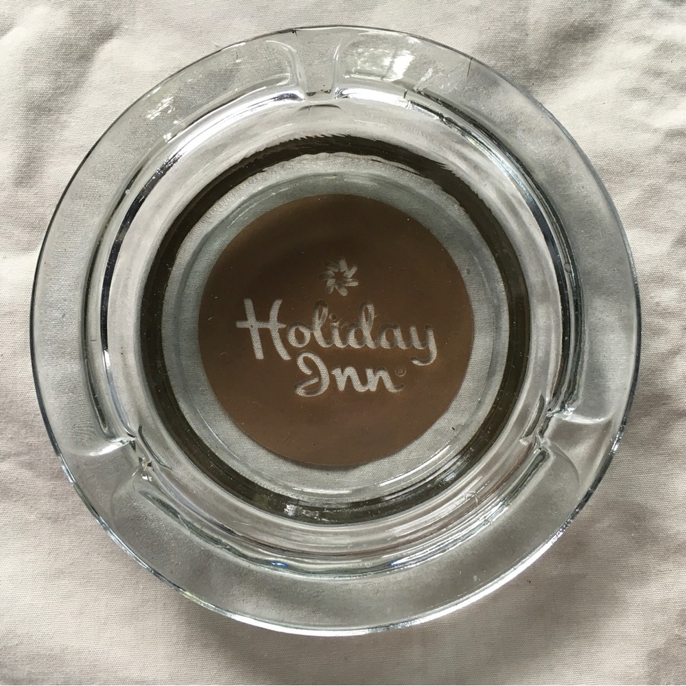 ITEM 207.  Vintage Holiday Inn Ashtray 4x4.